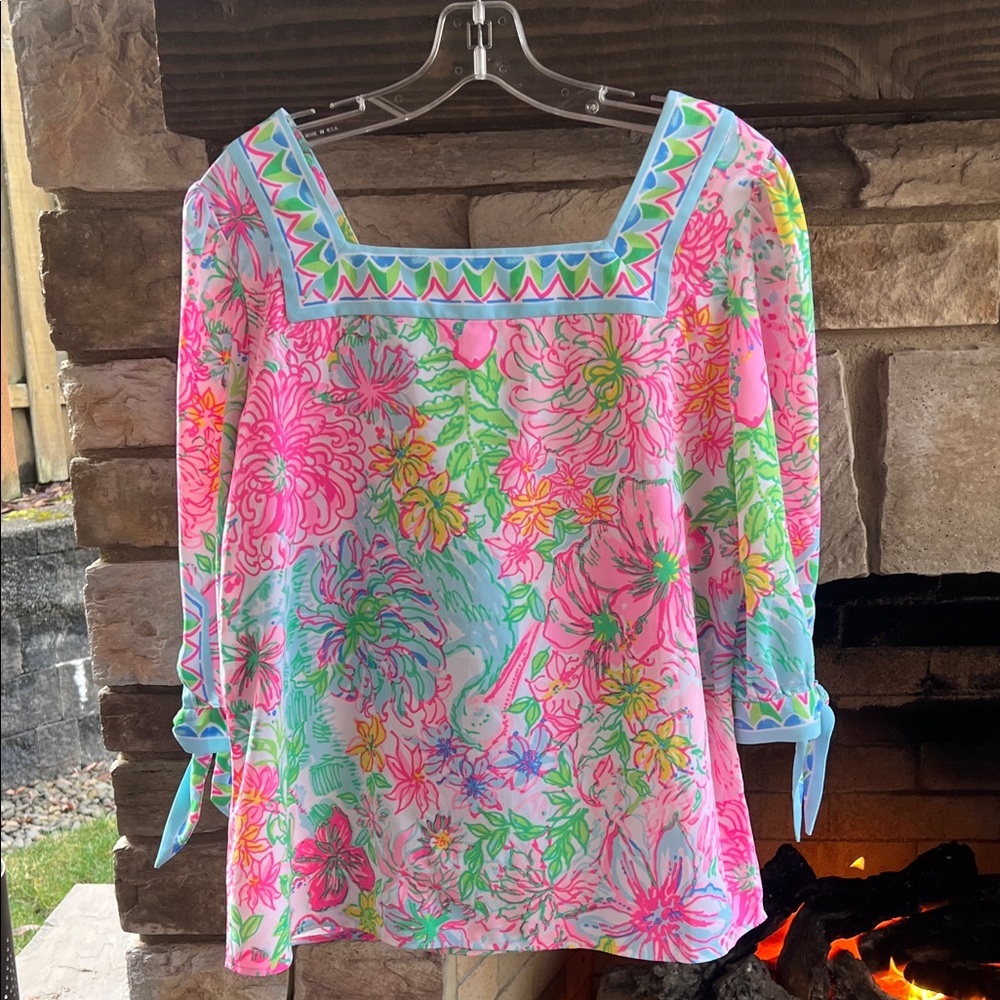 Vibrant Lilly Pulitzer Floral Patterned Fabric Sm… - image 1